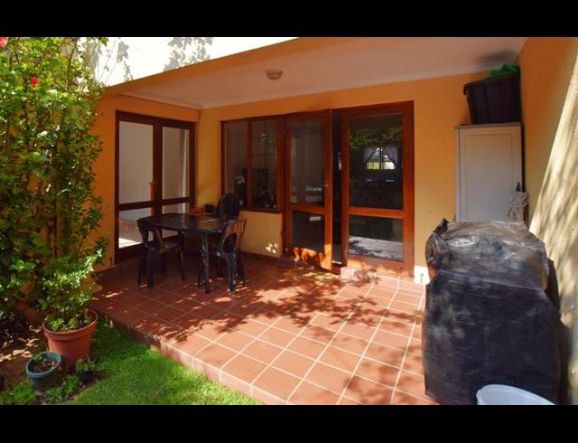 2 BEDROOM APARTMENT FOR SALE IN BRYANSTON